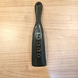 Gucci logo dark green shoe horn